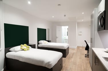 Kennington Lane, Elephant & Castle, London - Image 2